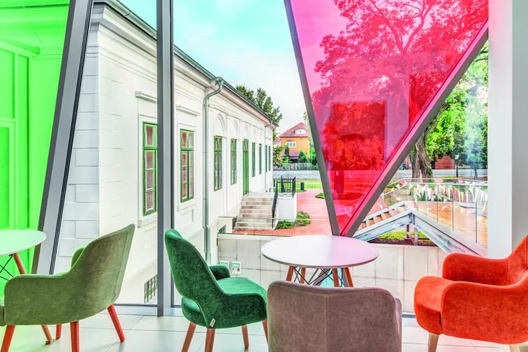 Békéscsaba, Ursziny–Beliczey-kúria – Napsugár Bábszínház