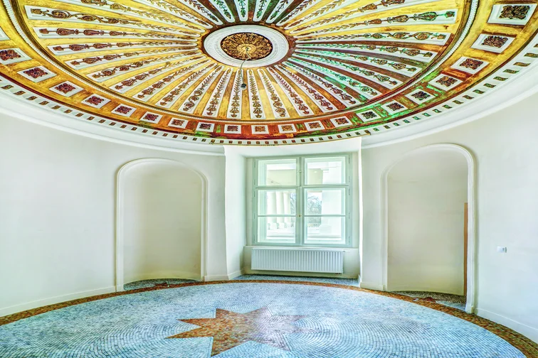 Dég, Festetics-kastély és parkja