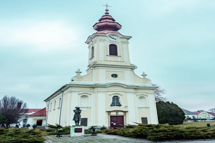 Devecser, római katolikus templom