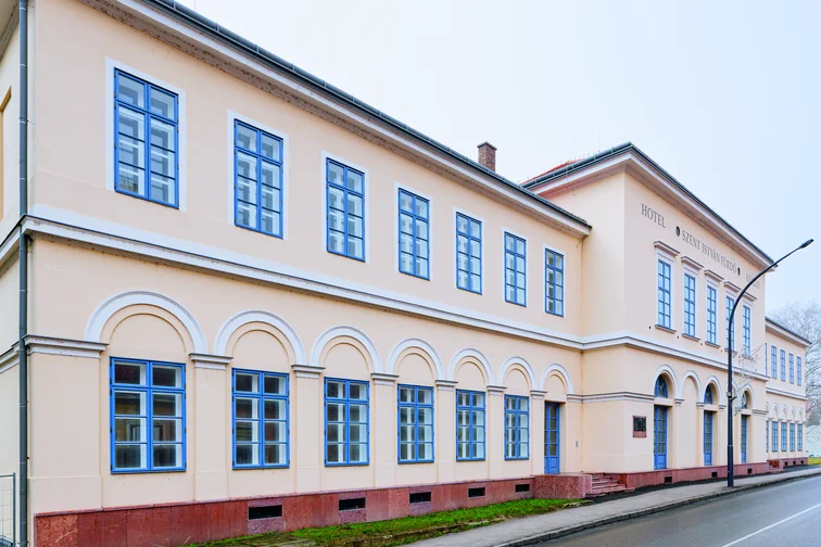 Esztergom, Fürdő szálló