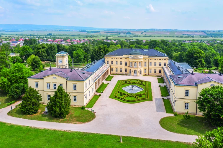 Fehérvárcsurgó, Károlyi-kastély és parkja