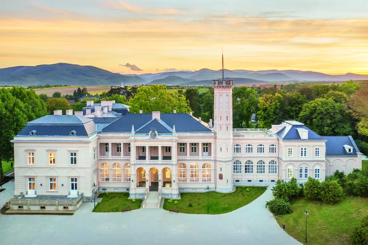 Füzérradvány, Károlyi-kastély és parkja