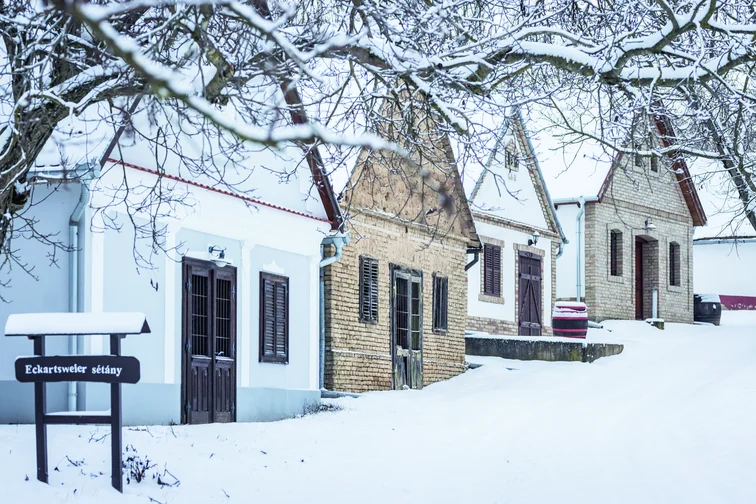 Györköny, pincefalu
