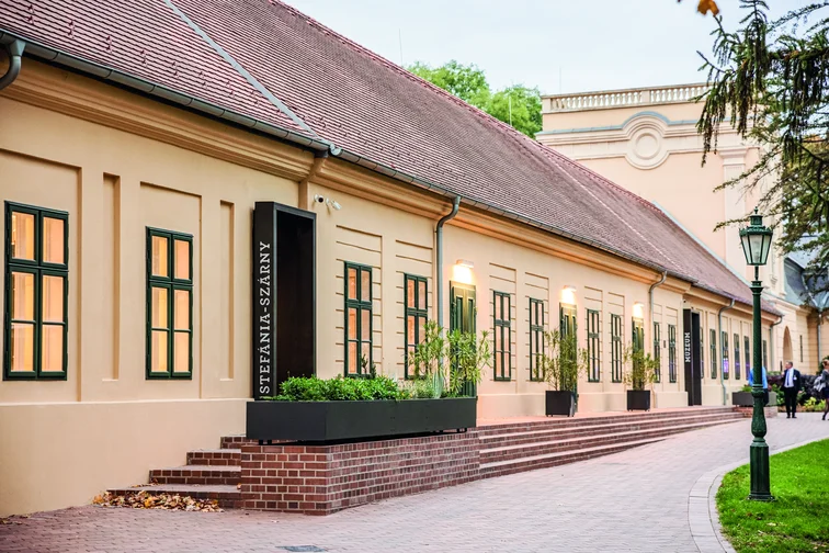 Gyula, Almásy-kastély