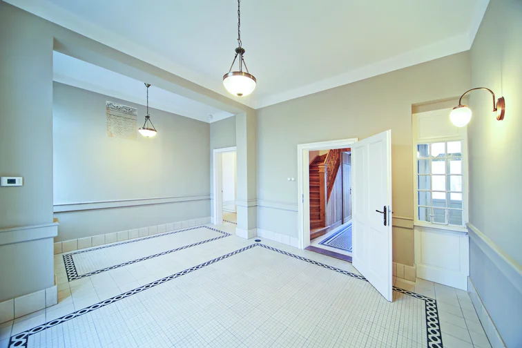 Kenderes, vasútállomás