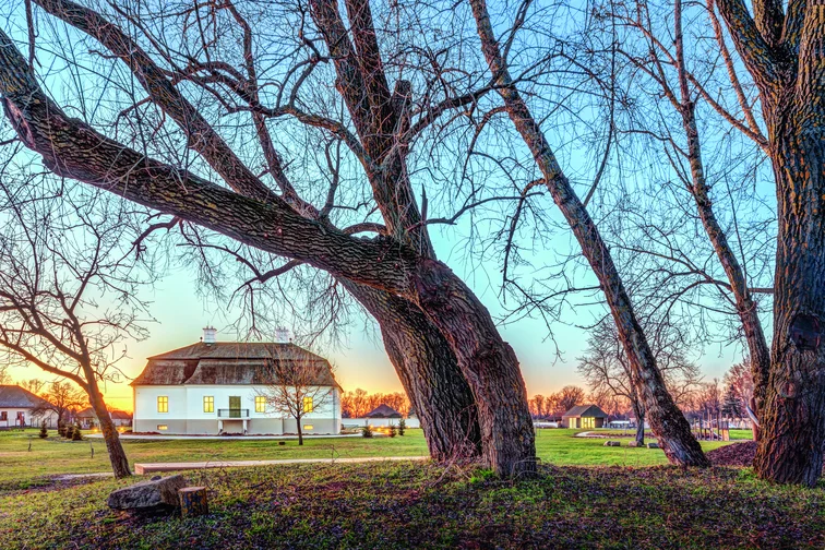 Komlódtótfalu, Becsky–Kossuth-kúria