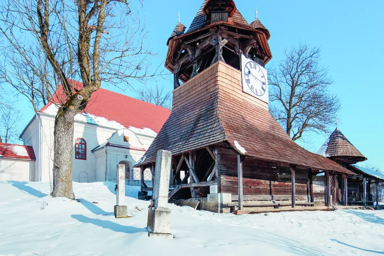 Mezőcsávás, ref. templom és harangláb