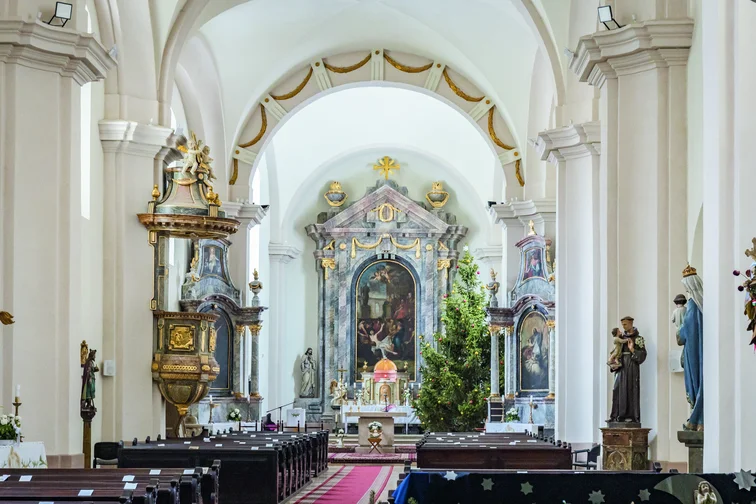 Pásztó, római katolikus templom és az Oskolamester háza