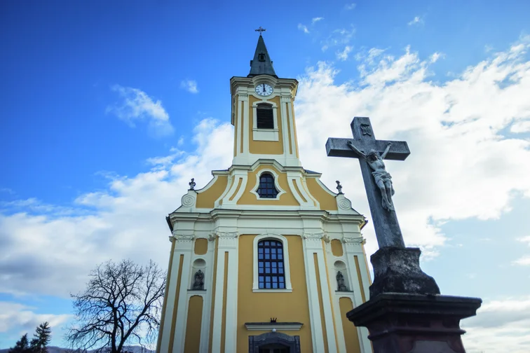 Vámosmikola, római katolikus templom