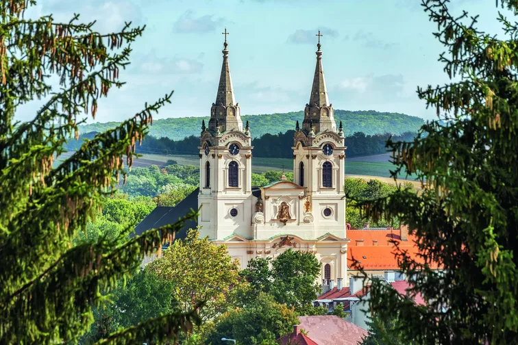 Zirc, ciszterci templom és apátság